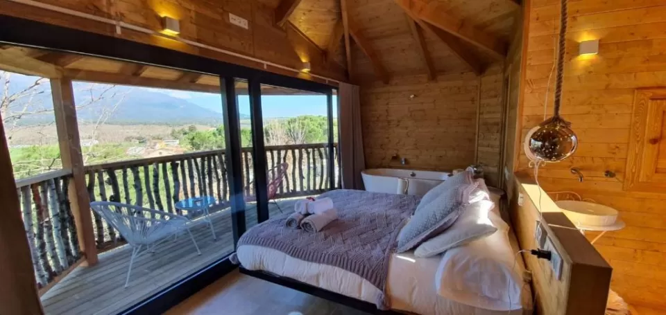 Les Suites - Cabañas Palautordera