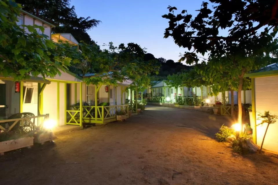Two-Bedroom Bungalow with Sea View (4 Adults)