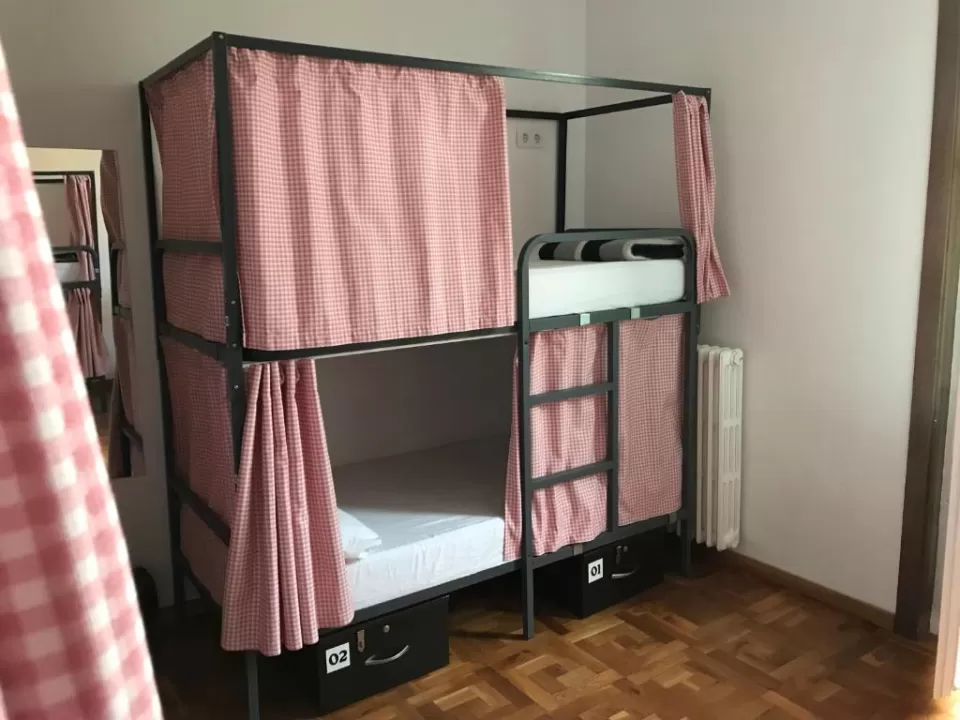 Cama en habitación compartida mixta de 6 camas
