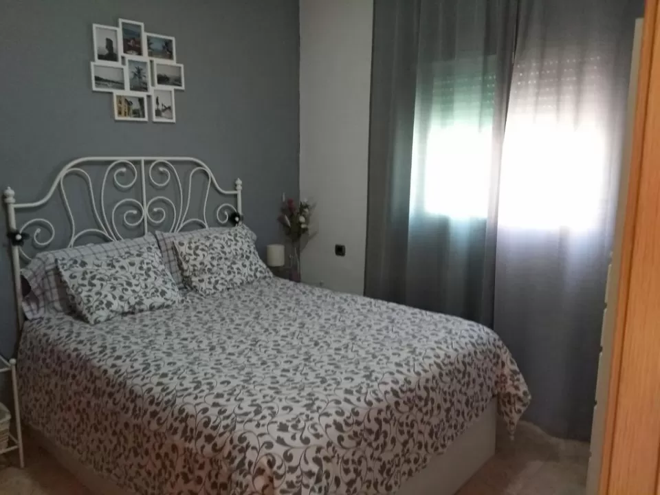 Gray room shared bathroom