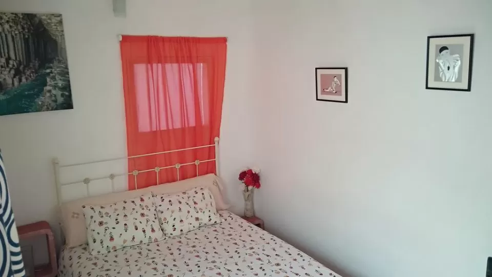 Coral room shared bathroom