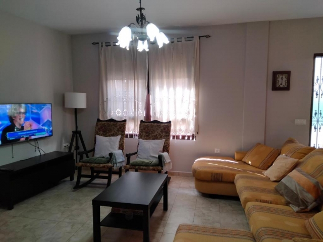Sala de estar con tele 