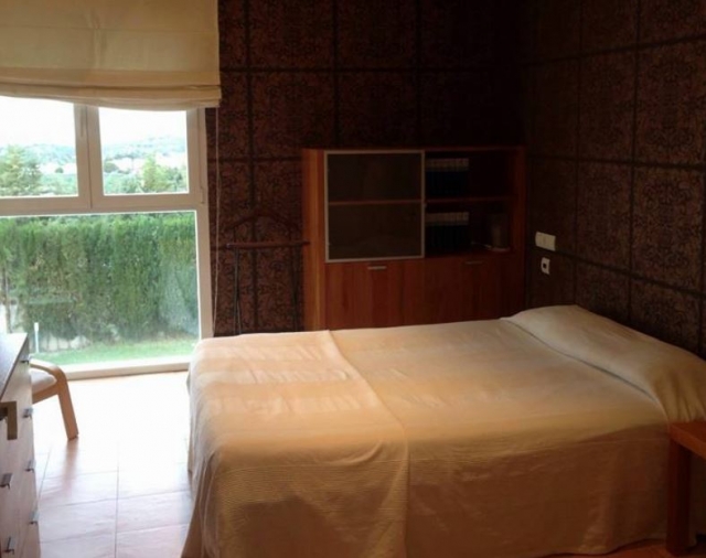 Dormitorio de matrimonio amplio