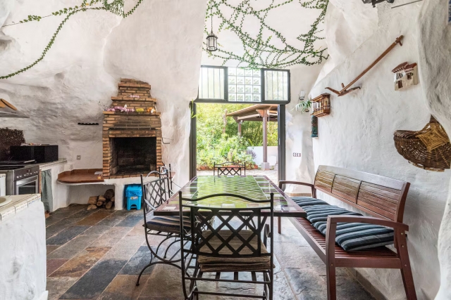 Cocina amplia con acceso