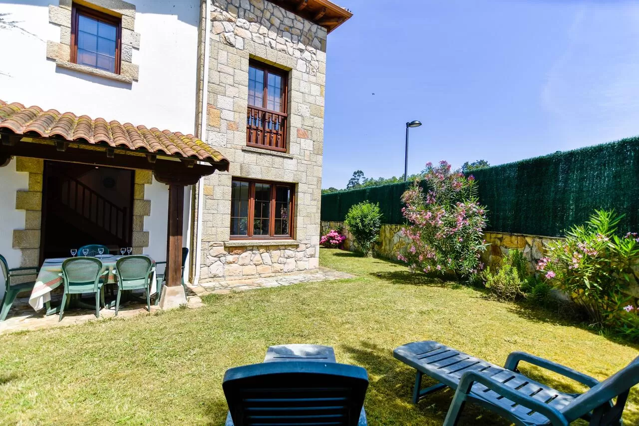 10 Cómodo y amplio chalet con jardín