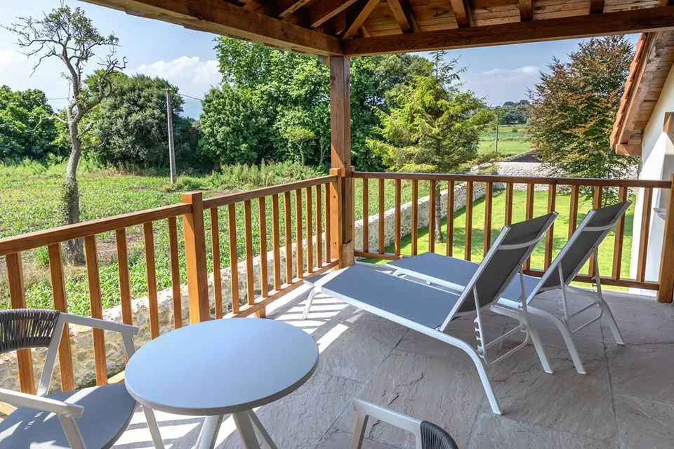 Villa con jardín y jacuzzi