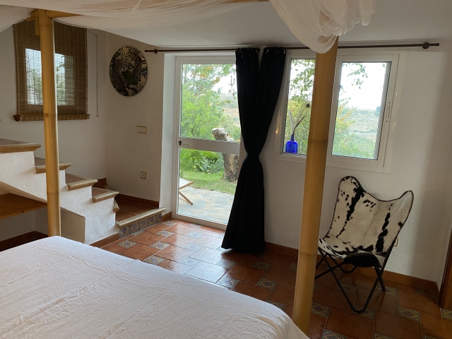 cama y salida al jardin