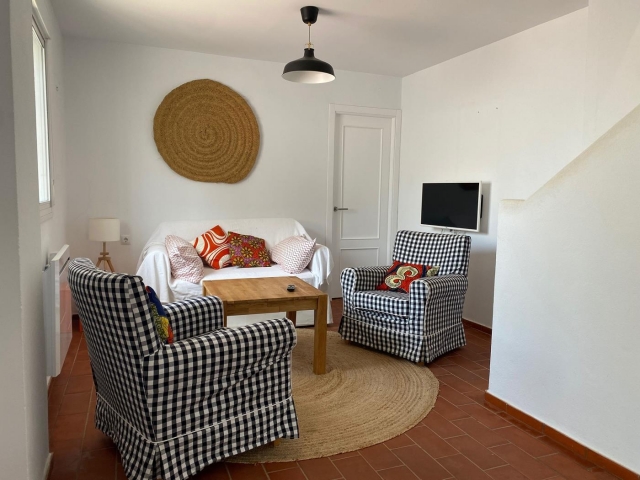 Sala amplia con sillones