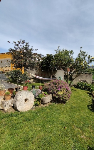 Zona con mesa y sillas en la terraza