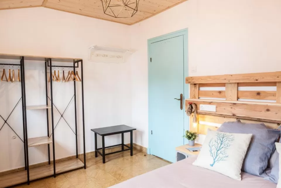 Multiple Room with Shared Bathroom (Room 7)