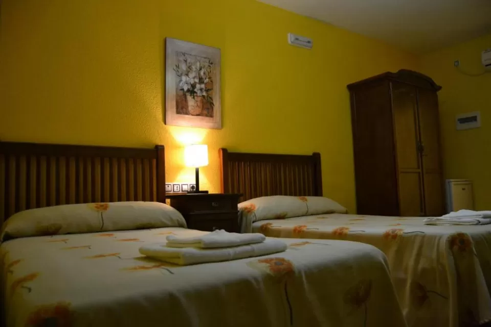 Hoyos del Moreno Room