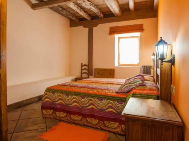 Habitación Triple Naranja
