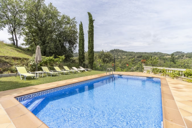 Acceso a la piscina
