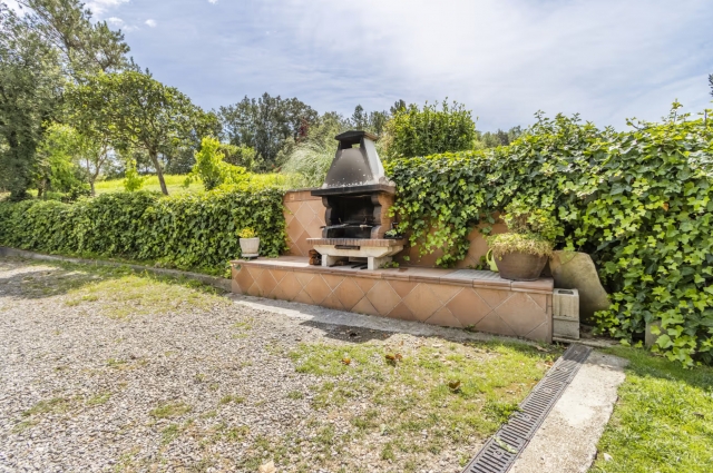 Amplia barbacoa exterior