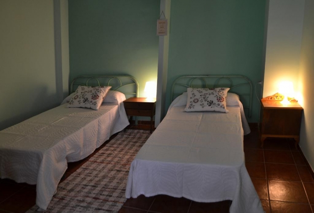 Dormitorio doble con luz