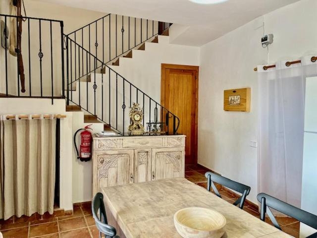 Cocina con mesa
