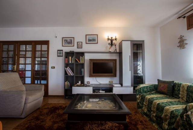 Sala de estar con tele 