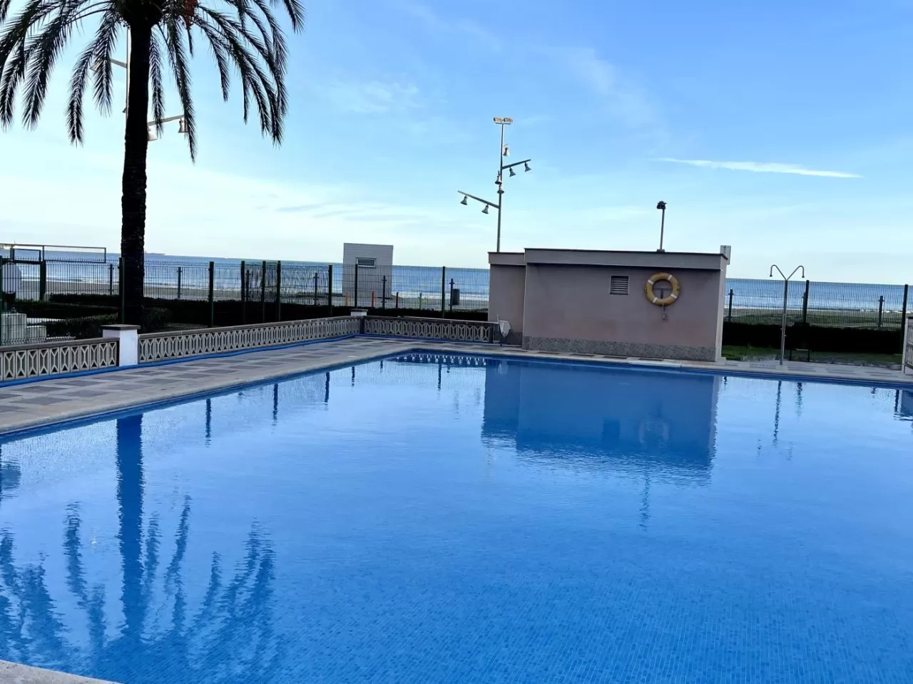 Apartbeach Pineda 1 vistas playa y piscina