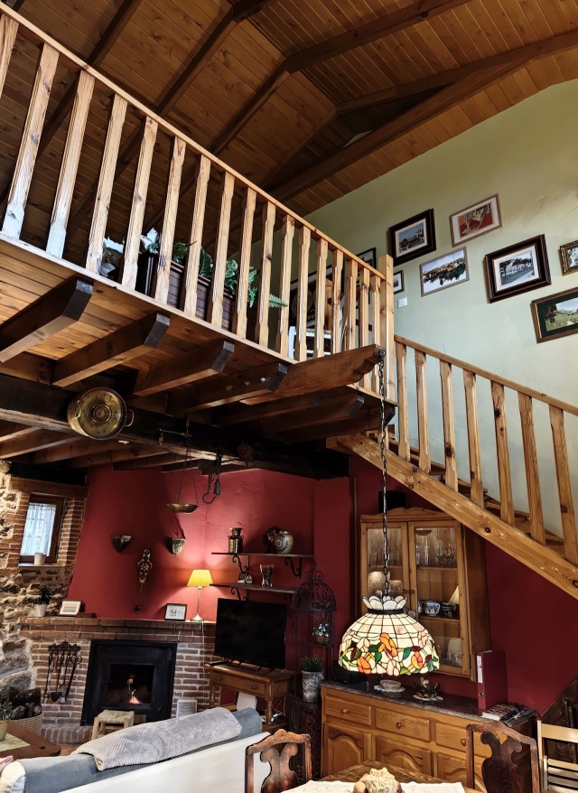 Sala de estar con escaleras