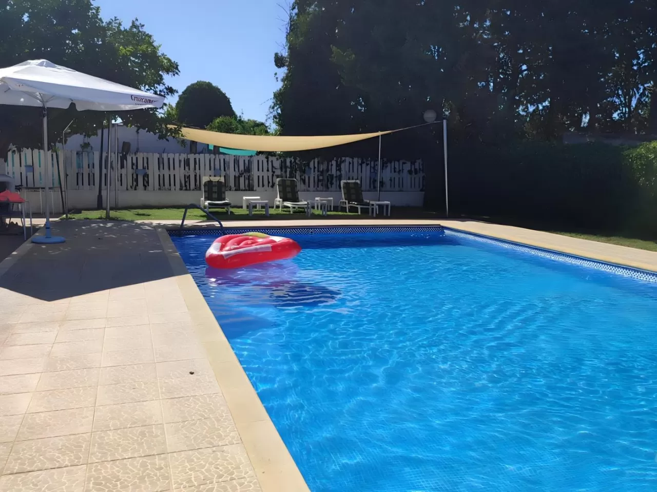 Chalet con piscina privada y Barbacoa