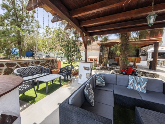 Terraza con mobiliario