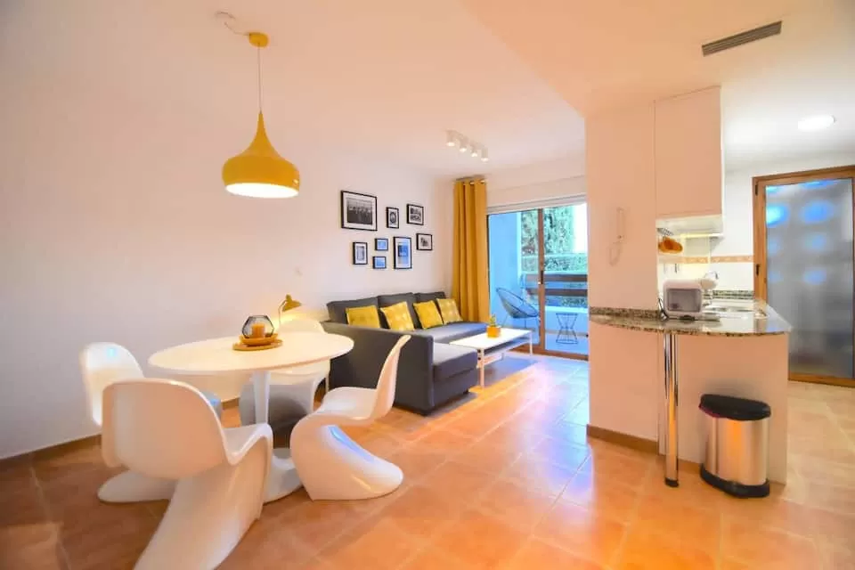 Albir Apartments- Yellow
