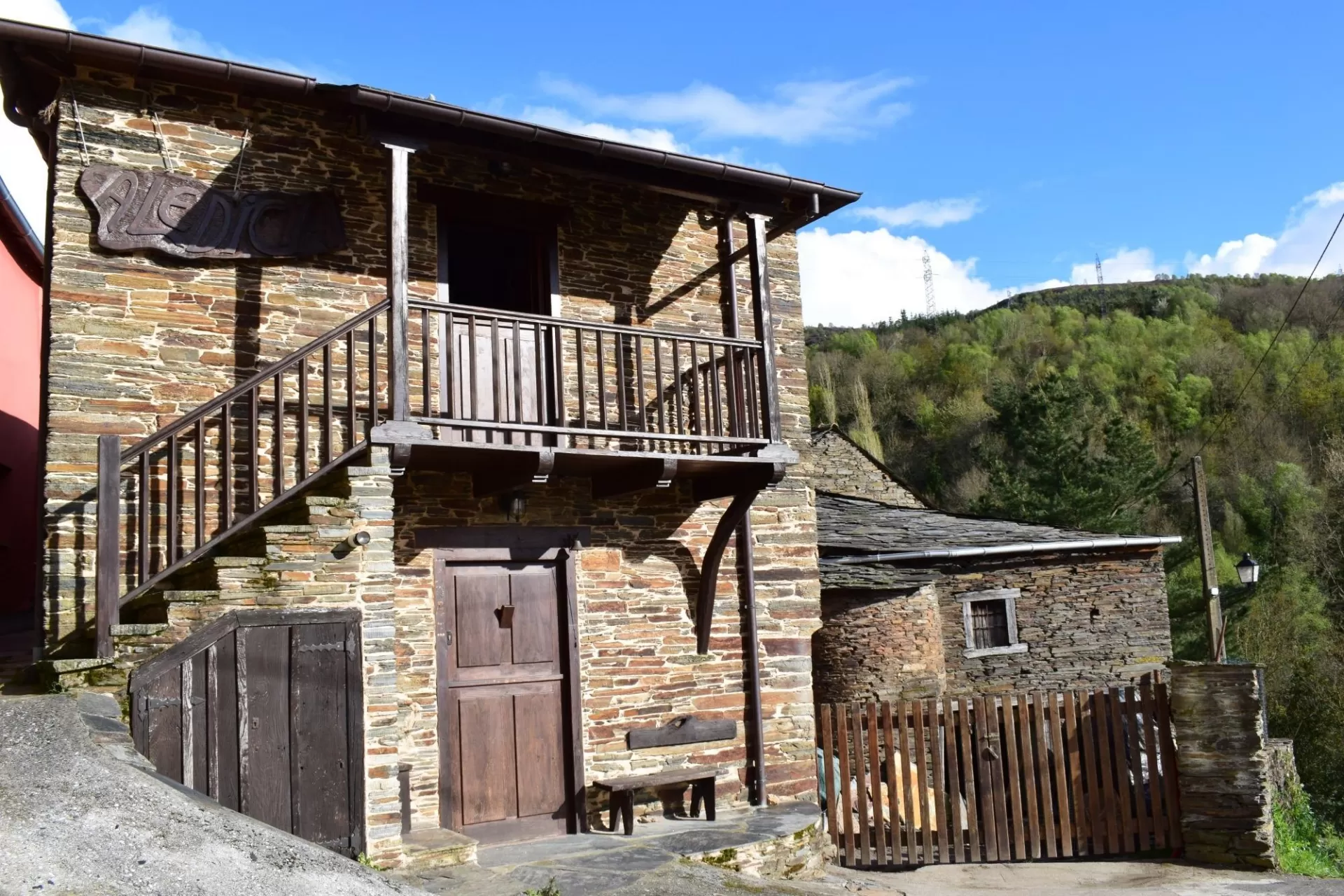 A Ledicia- Casas de Outeiro