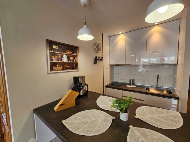 Cocina amplia con barra