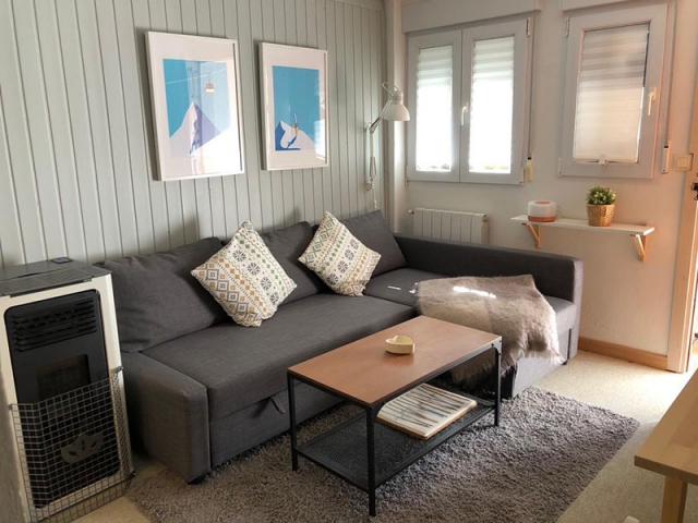  Spacious living room 