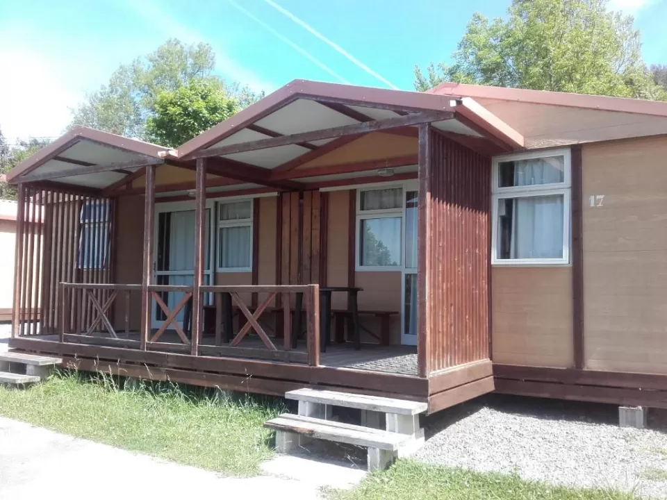 Bungalow with shared terrace