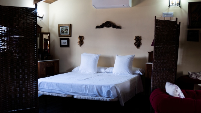 Dormitorio con una cama