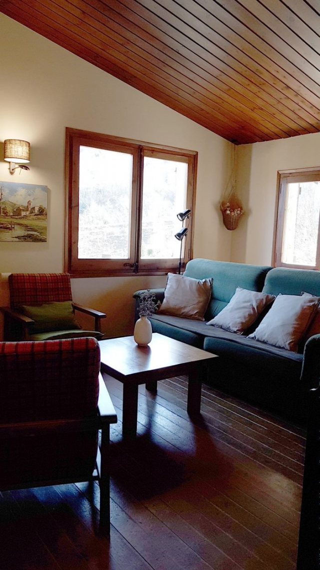 Sala amplia con sillones