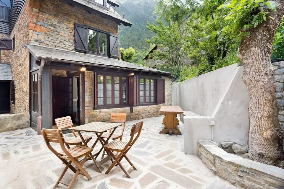 Luderna- Casa con terraza dera Aubeta