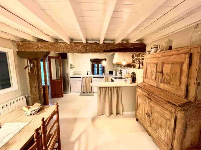 Cocina comedor en beige