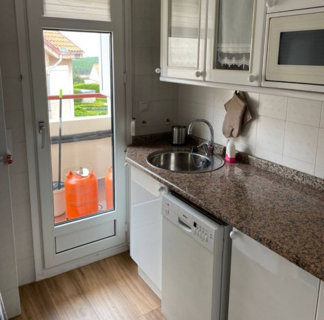 Cocina con lavavajillas 