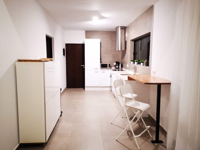 Cocina de la casa con barra