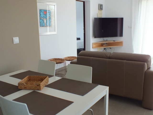 Comedor blanco y sala