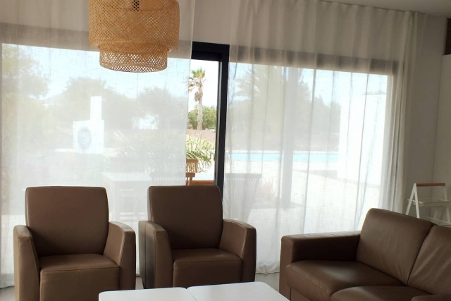 Sala de estar con salida