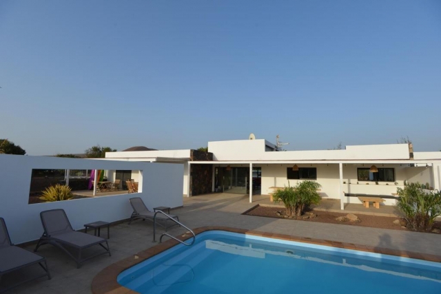 Amplios exteriores y piscina