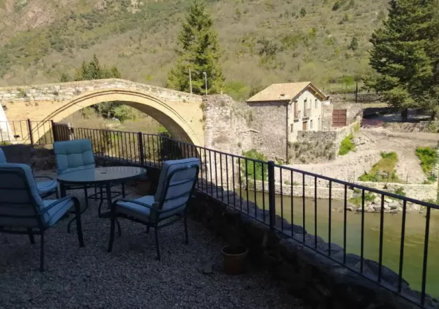 Casa sobre río Noguera Pallaresa