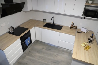 Cocina con electrodomésticos