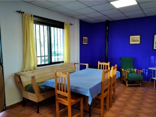 Sala de estar con chimenea