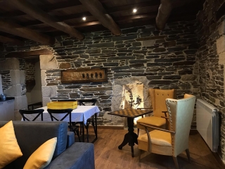 Sala amplia con su cocina