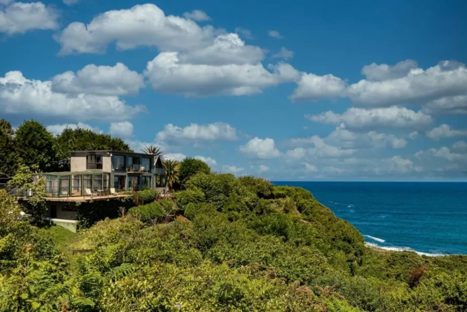 2 Espectacular villa al borde del mar
