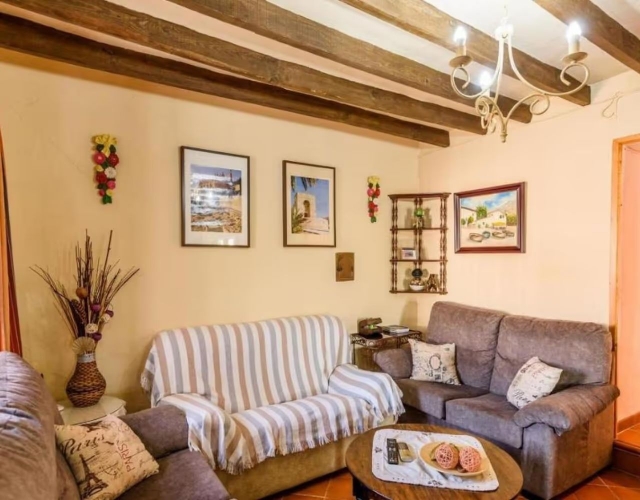 Sala amplia con sillones