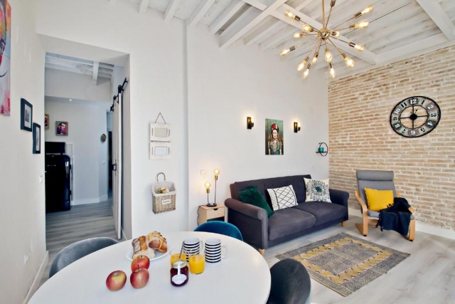 Sala amplia con comedor 