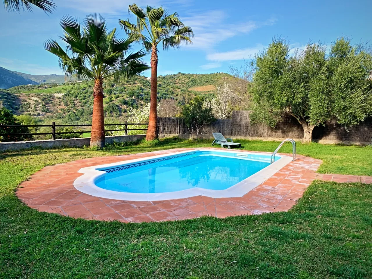 Casa Rural en Zahara de la Sierra I- ViveloRural