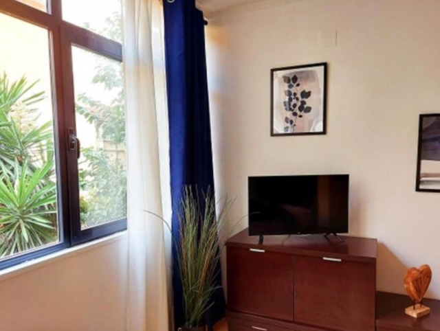 Estudio con ventanas grandes