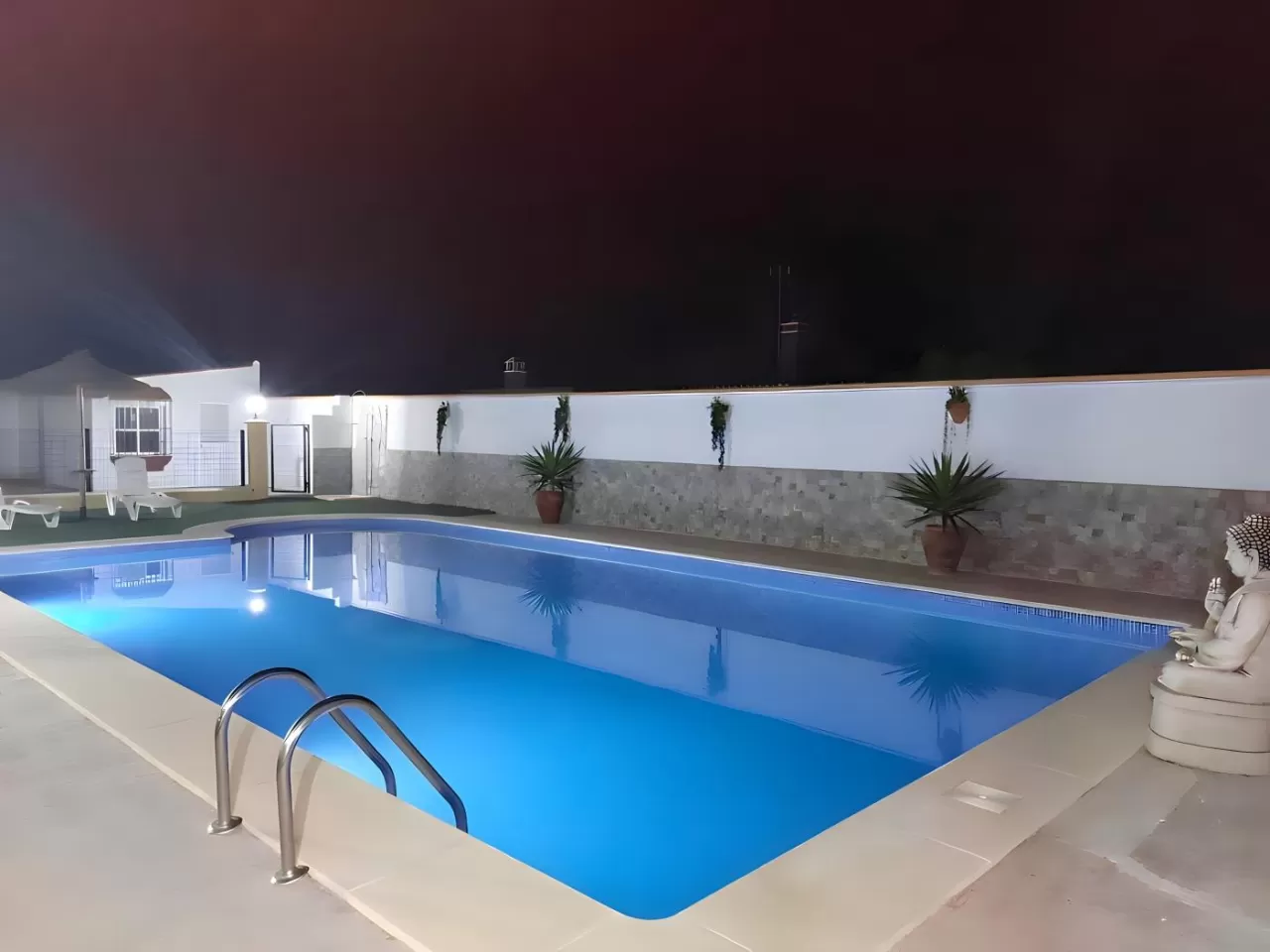 Casa con piscina y barbacoa