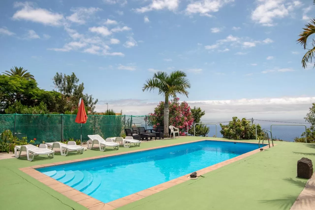Lightbooking Vacation Rentals-Apartamento Luymar B